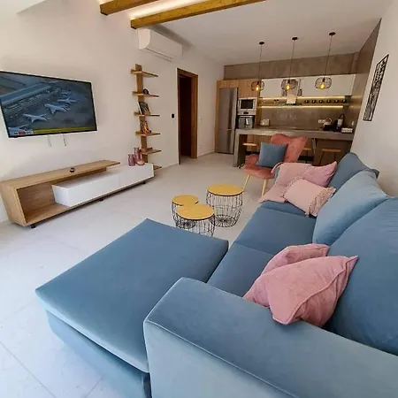 Courtyard Luxury “marianthi” Appartamento Pefki