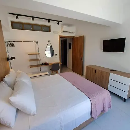 아파트 Courtyard Luxury “marianthi”