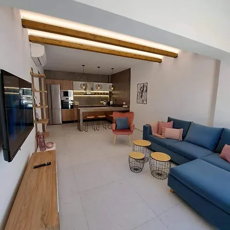 Courtyard Luxury “marianthi” * Pefki