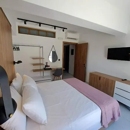 Courtyard Luxury “marianthi” Pefki