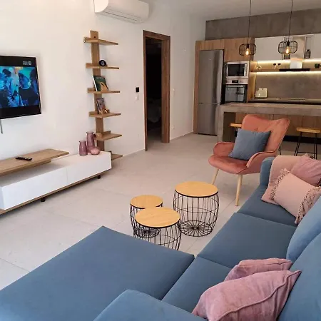 Apartment Courtyard Luxury “marianthi” *