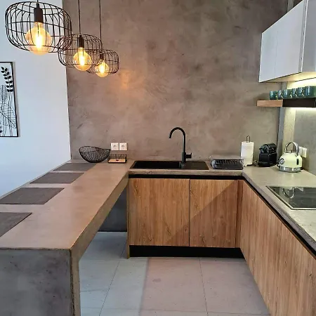 Appartement Courtyard Luxury “marianthi” *